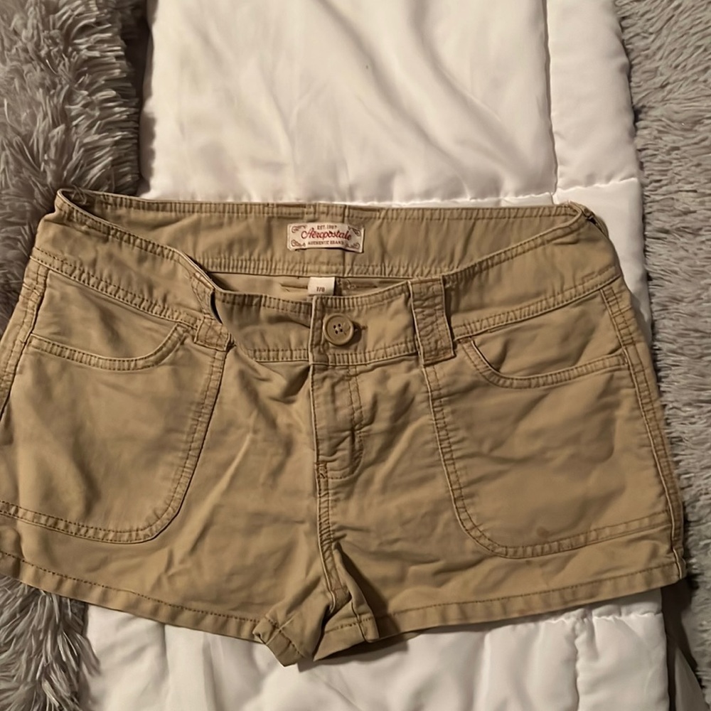Aeropostale size 7/8 khaki shorts.